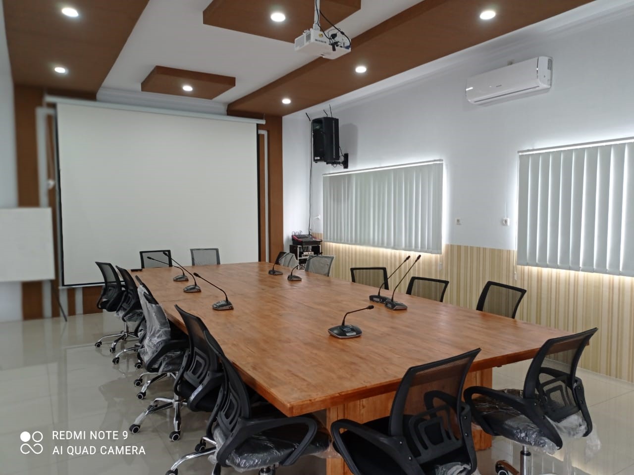 Ruang Meeting - Praktik Perkantoran